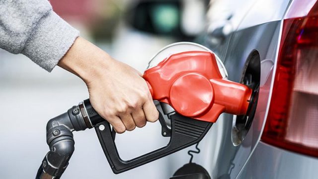 ガソリン代を節約しながら給油